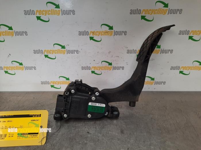 Accelerator pedal from a Seat Ibiza ST (6J8) 1.2 TSI 2013