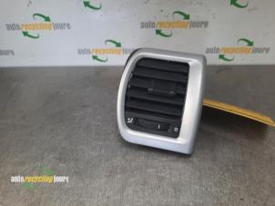 Used Dashboard vent Skoda Fabia II Combi 1.4i 16V Price € 10,00 Margin scheme offered by Autorecycling Joure B.V.