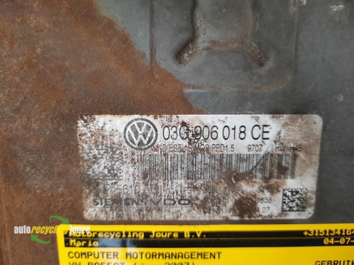 Engine management computer from a Volkswagen Passat Variant (3C5) 2.0 TDI 16V 140 2007
