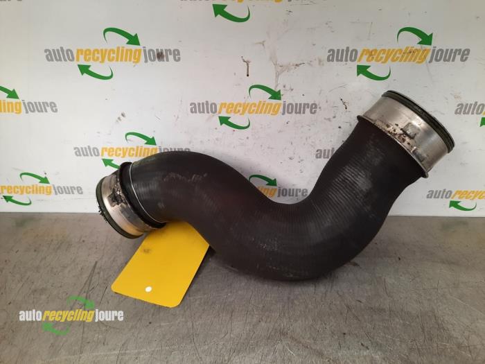 Gebrauchte Intercooler Schlauch Volkswagen Passat Variant (3C5) 2.0 TDI 16V 140 Preis € 15,00 Margenregelung angeboten von Autorecycling Joure B.V.