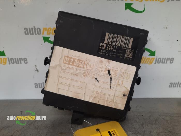 Usagé Ordinateur de bord Renault Twingo II (CN) 1.2 Prix € 34,99 Règlement à la marge proposé par Autorecycling Joure B.V.