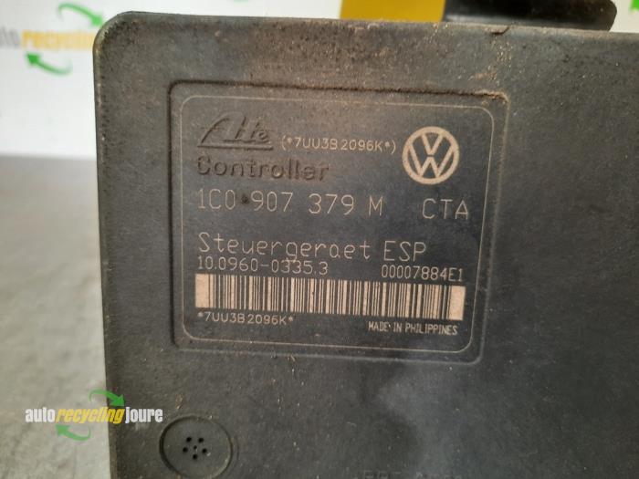 Bomba ABS de un Volkswagen Golf IV (1J1) 1.9 TDI 100 2003