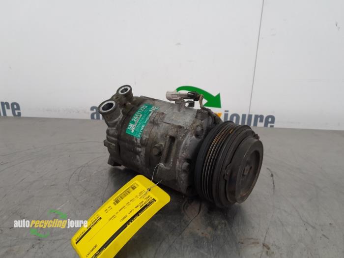 Air conditioning pump from a Opel Vectra C 1.8 16V 2002