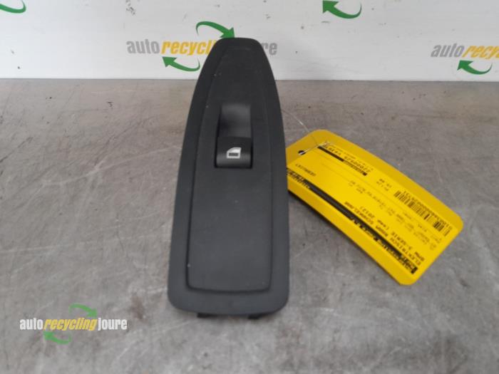 Electric window switch from a BMW 3 serie (F30) 328d 2.0 16V 2012