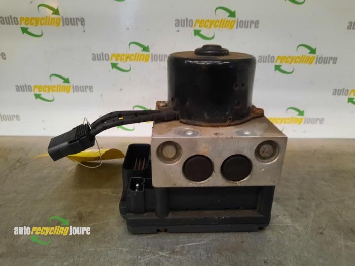 ABS pump from a Volvo S80 (TR/TS) 2.4 20V 140 1999