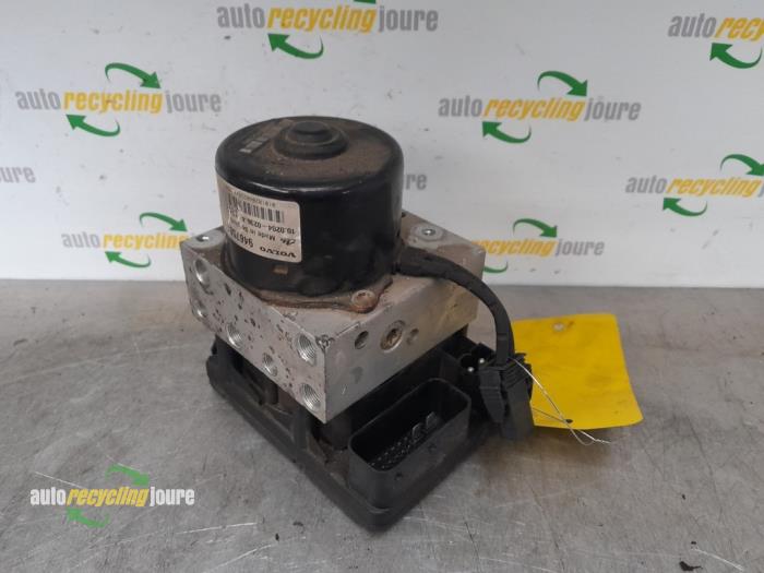 ABS pump from a Volvo S80 (TR/TS) 2.4 20V 140 1999