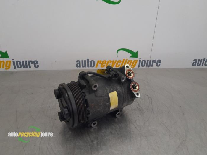 Air conditioning pump from a Ford Focus C-Max 1.6 TDCi 16V 2007