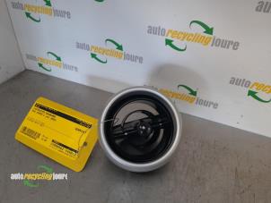 Used Dashboard vent Mini Mini Cooper S (R53) 1.6 16V Price € 15,00 Margin scheme offered by Autorecycling Joure B.V.
