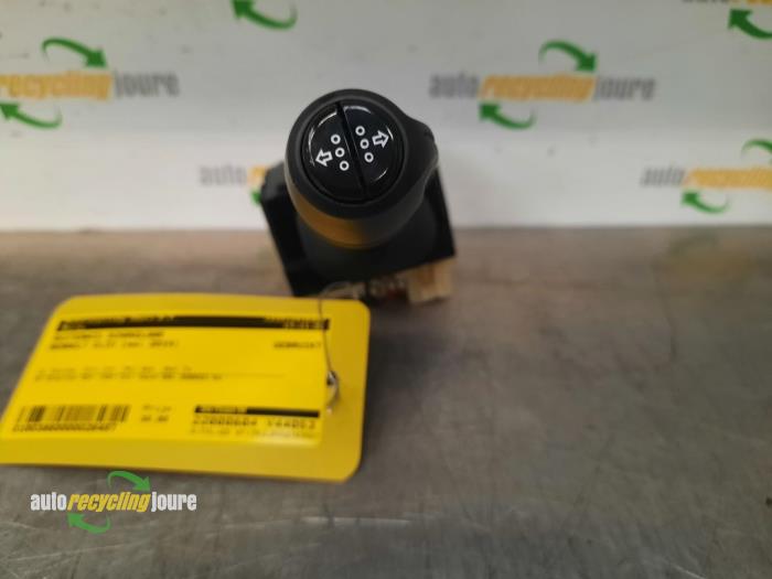 Interruptor de limpiaparabrisas de un Renault Clio IV Estate/Grandtour (7R) 1.5 Energy dCi 90 FAP 2014