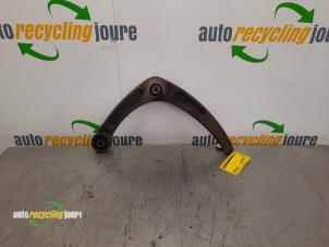 Used Front wishbone, right Peugeot 307 CC (3B) 2.0 16V Price € 20,00 Margin scheme offered by Autorecycling Joure B.V.