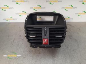 Used Dashboard vent Peugeot 207 SW (WE/WU) 1.6 16V Price € 20,00 Margin scheme offered by Autorecycling Joure B.V.