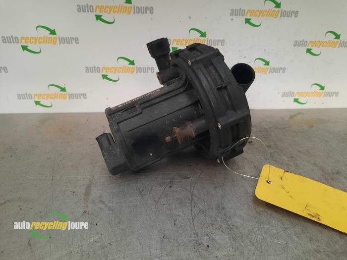 Begagnade Sekundär pump BMW X5 (E53) 4.4 V8 32V Pris € 34,99 Marginaltabell erbjuds av Autorecycling Joure B.V.