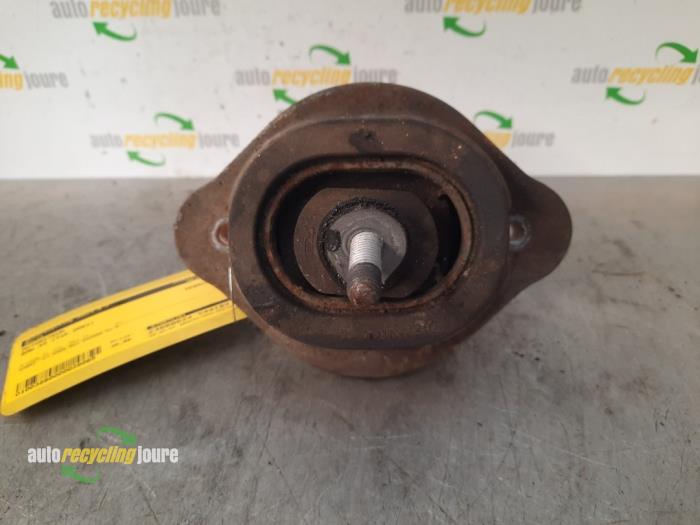 Usagé Support moteur BMW X5 (E53) 4.4 V8 32V Prix € 35,00 Règlement à la marge proposé par Autorecycling Joure B.V.