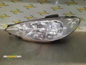 Used Headlight, left Peugeot 206 (2A/C/H/J/S) 1.4 XR,XS,XT,Gentry Price € 40,00 Margin scheme offered by Autorecycling Joure B.V.