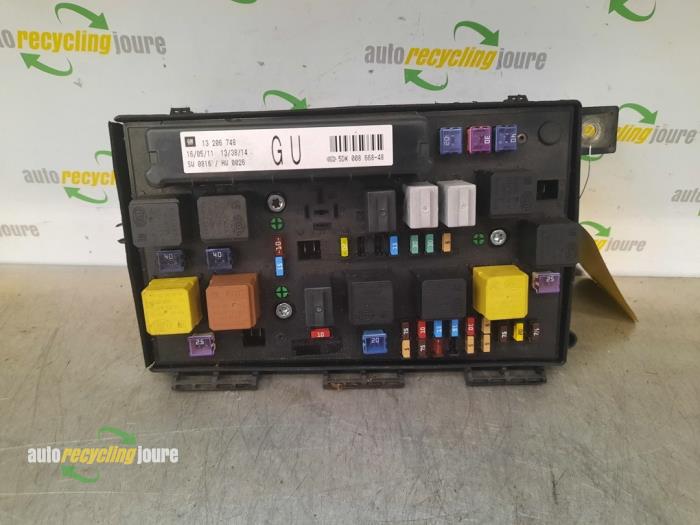 Fuse box Opel Zafira 1.7 CDTi 16V - 13206748 HELLA