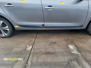 Used Sill, right Renault Megane III Grandtour (KZ) 1.4 16V TCe 130 Price on request offered by Autorecycling Joure B.V.