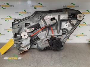 Used Rear window mechanism 2-door, right Peugeot 206 CC (2D) 2.0 16V Price € 100,00 Margin scheme offered by Autorecycling Joure B.V.