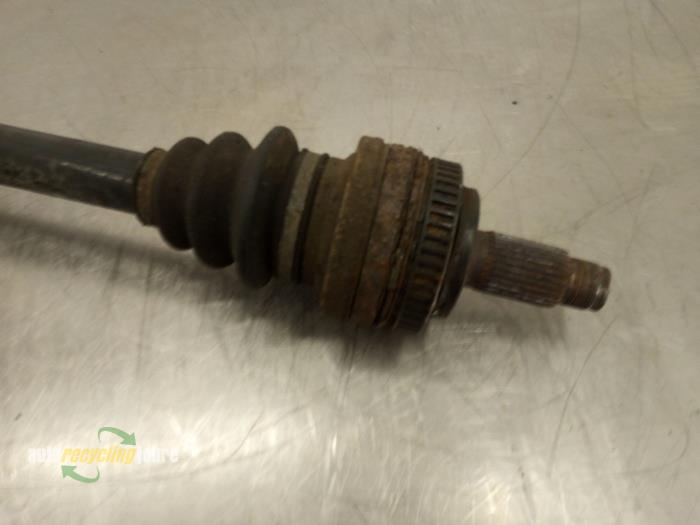 Drive shaft, rear left from a BMW 3 serie (E46/2C) 318 Ci 16V 2004