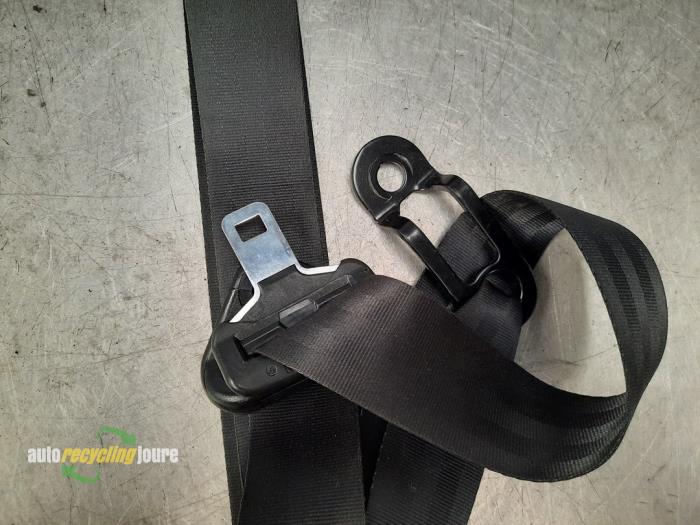 Front seatbelt, right from a Peugeot 206 (2A/C/H/J/S) 1.1 XN,XR 2000