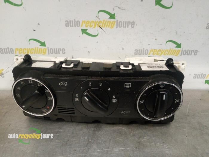 Heater control panel from a Mercedes-Benz A (W169) 1.7 A-170 5-Drs. 2006