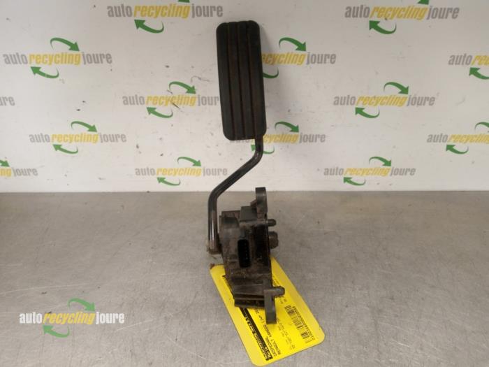 Accelerator pedal from a Renault Kangoo Express (FW) 1.5 dCi 75 FAP 2016