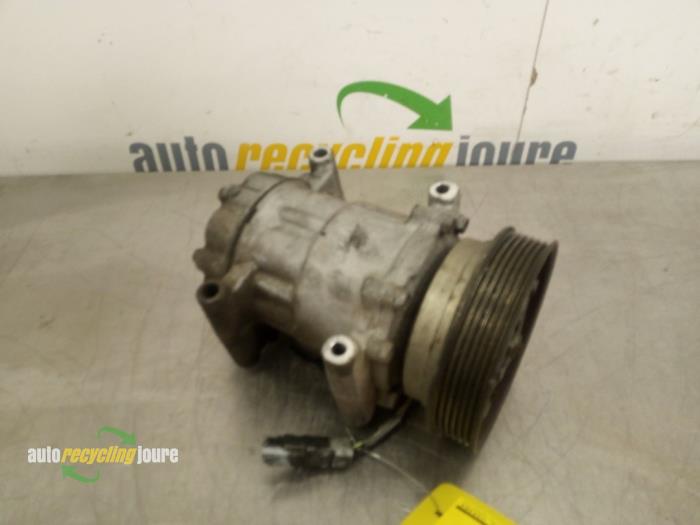 Air conditioning pump from a Renault Kangoo Express (FW) 1.5 dCi 75 FAP 2016