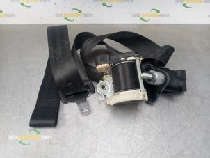 Used Front seatbelt, right Renault Twingo II (CN) 1.5 dCi 90 FAP Price € 24,99 Margin scheme offered by Autorecycling Joure B.V.