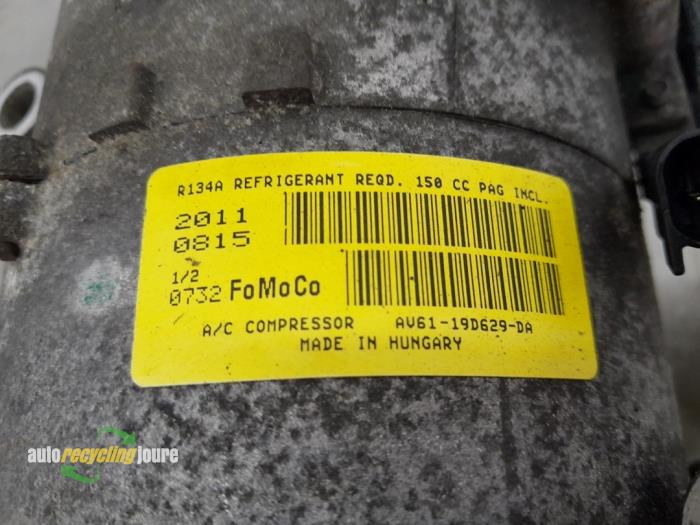 Bomba de aire acondicionado de un Ford Focus 3 Wagon 2.0 TDCi 16V 115 2011