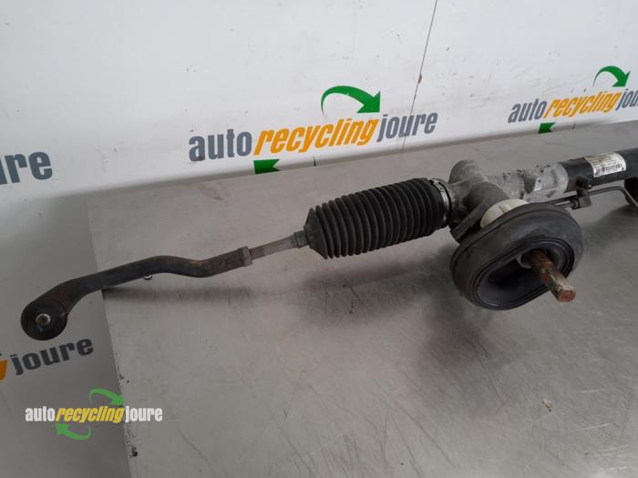 Steering box from a Dacia Duster (HS) 1.5 dCi 2013
