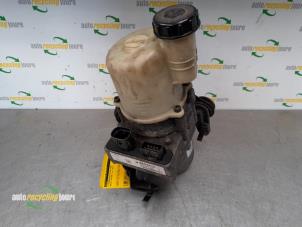 Used Power steering pump Dacia Duster (HS) 1.5 dCi Price € 225,00 Margin scheme offered by Autorecycling Joure B.V.