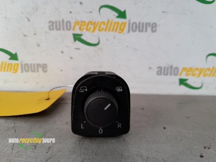Mirror switch from a Seat Leon (5FB) 1.4 TSI 16V 2015
