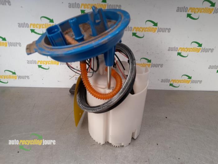 Electric fuel pump from a Seat Leon (5FB) 1.4 TSI 16V 2015