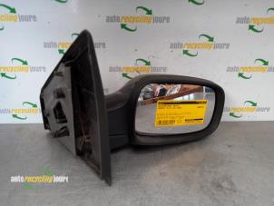 Gebrauchte Außenspiegel rechts Renault Clio III (BR/CR) 1.2 16V TCe 100 Preis € 50,00 Margenregelung angeboten von Autorecycling Joure B.V.