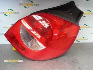 Used Taillight, right Renault Clio III (BR/CR) 1.2 16V TCe 100 Price € 25,00 Margin scheme offered by Autorecycling Joure B.V.