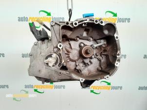 Used Gearbox Renault Clio III (BR/CR) 1.2 16V TCe 100 Price € 250,00 Margin scheme offered by Autorecycling Joure B.V.