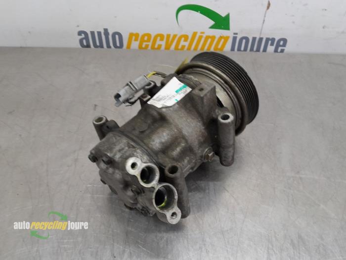 Air conditioning pump from a Renault Clio III (BR/CR) 1.2 16V TCe 100 2009