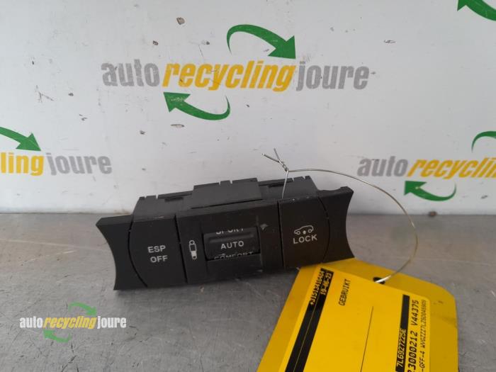 Gebrauchte ESP Schalter Volkswagen Touareg (7LA/7L6) 4.2 V8 40V Preis € 25,00 Margenregelung angeboten von Autorecycling Joure B.V.