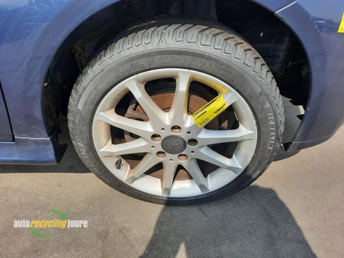 Set of sports wheels + winter tyres from a Mercedes-Benz B (W245,242) 1.5 B-150 16V 2007