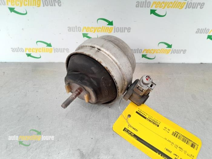Gebrauchte Motorlager Audi A4 (B7) 2.0 TDI 16V Preis € 25,00 Margenregelung angeboten von Autorecycling Joure B.V.