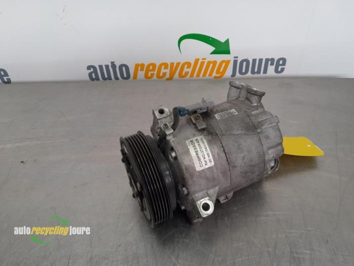 Air conditioning pump from a Opel Signum (F48) 3.0 CDTI V6 24V 2006