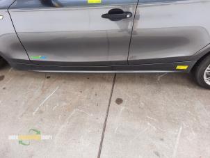 Used Sill, left BMW 1 serie (E87/87N) 118d 16V Price on request offered by Autorecycling Joure B.V.