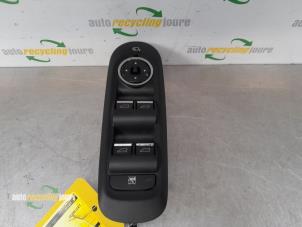 Usados Interruptor de ventanilla eléctrica Ford Mondeo IV Wagon 2.0 TDCi 140 16V Precio € 40,00 Norma de margen ofrecido por Autorecycling Joure B.V.