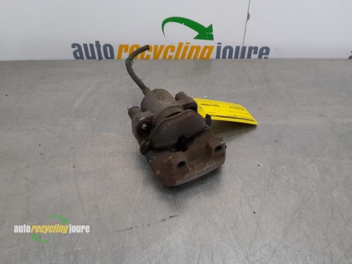 Gebrauchte Bremszange links hinten BMW 5 serie (E39) 528i 24V Preis € 30,00 Margenregelung angeboten von Autorecycling Joure B.V.