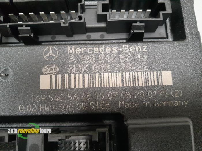 On-board computer from a Mercedes-Benz B (W245,242) 1.5 B-150 16V 2007
