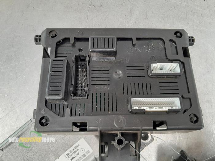 Engine management computer from a Renault Clio III (BR/CR) 1.2 16V TCe 100 2009