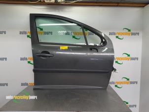 Gebrauchte Tür 4-türig rechts vorne Peugeot 207 SW (WE/WU) 1.4 16V Vti Preis € 100,00 Margenregelung angeboten von Autorecycling Joure B.V.