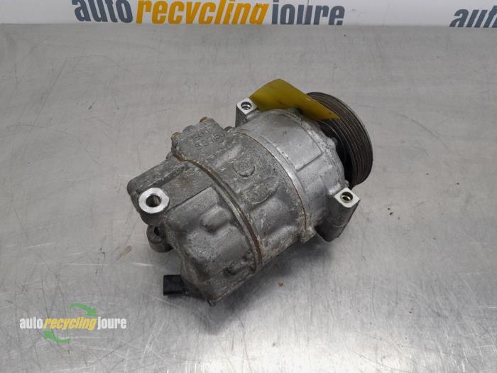 Air conditioning pump from a Volkswagen Touran (1T1/T2) 1.9 TDI 105 Euro 3 2005