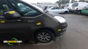 Used Front wing, right Citroen C4 Grand Picasso (UA) 1.6 16V THP 155 Price on request offered by Autorecycling Joure B.V.