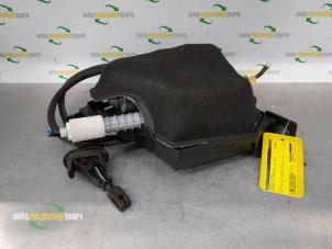 Used Parking brake motor Citroen C4 Grand Picasso (UA) 1.6 16V THP 155 Price € 249,99 Margin scheme offered by Autorecycling Joure B.V.