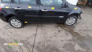 Used Sill, right Renault Clio III Estate/Grandtour (KR) 1.2 16V 75 Price on request offered by Autorecycling Joure B.V.